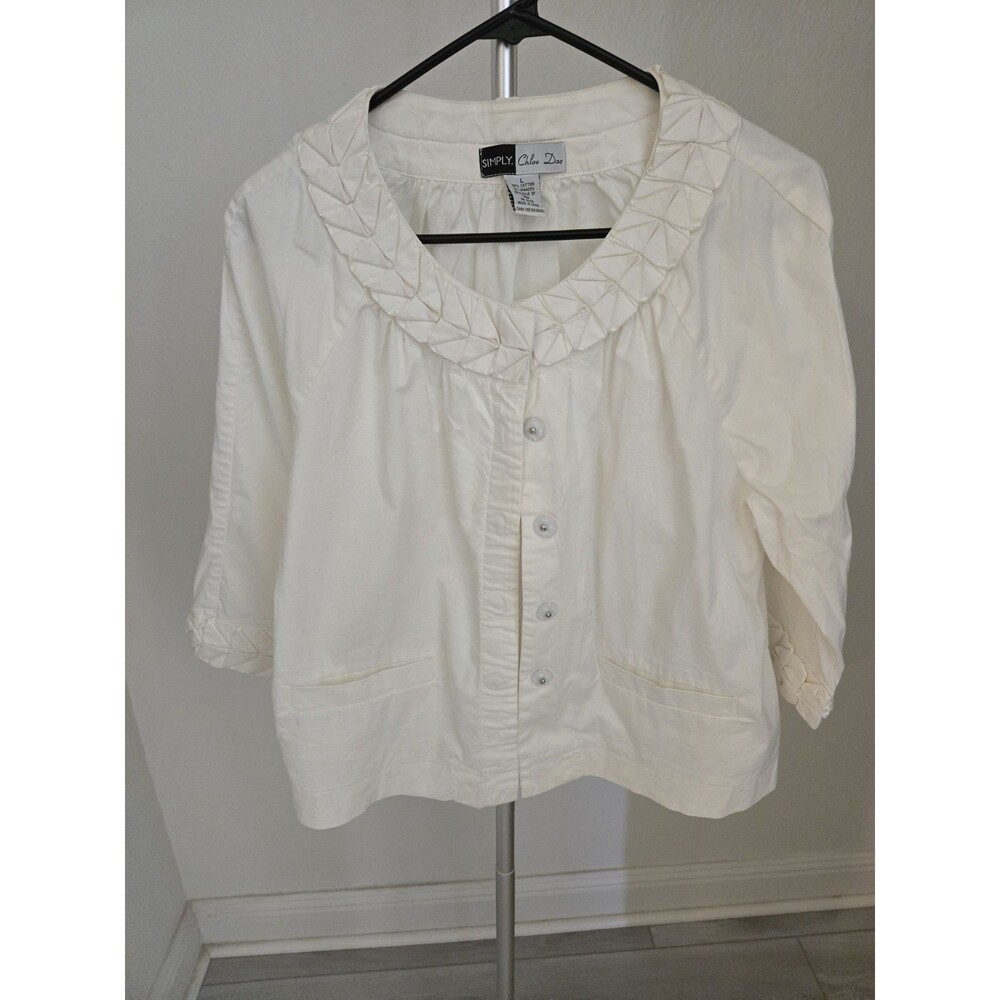Simply Chloe Dao Large Pleated Collar Jacket White 3/4 Sleeve Button Front Women